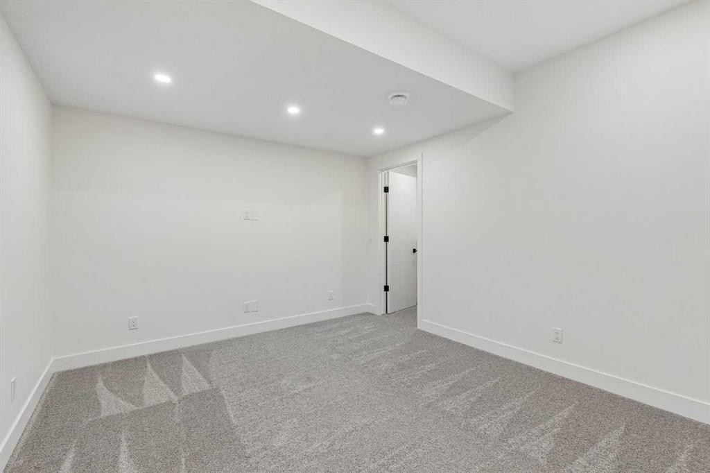 1810 19 Avenue Nw, Calgary, AB - Indoor Photo Showing Other Room