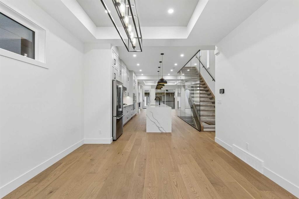 1810 19 Avenue Nw, Calgary, AB - Indoor Photo Showing Other Room