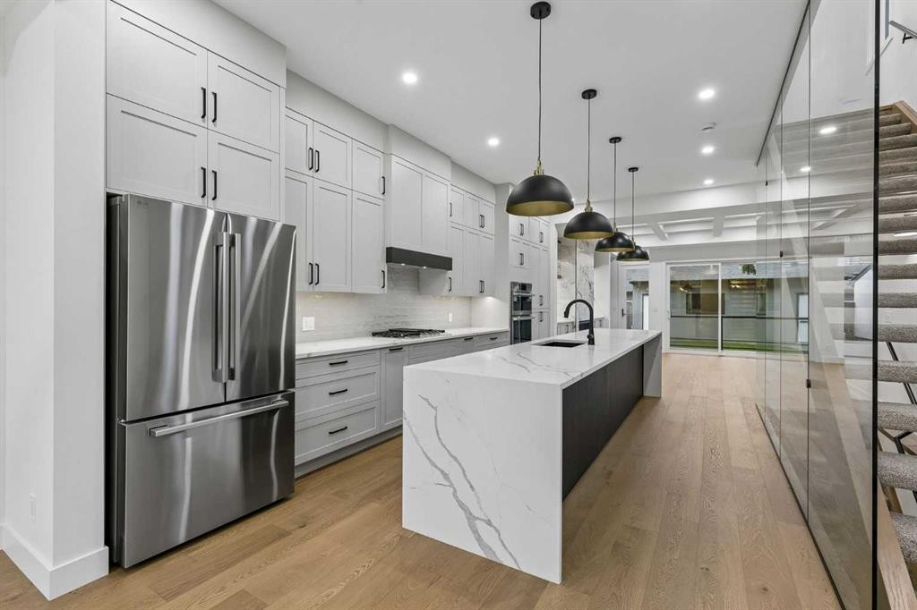 1810 19 Avenue Nw, Calgary, AB - Indoor Photo Showing Kitchen With Upgraded Kitchen