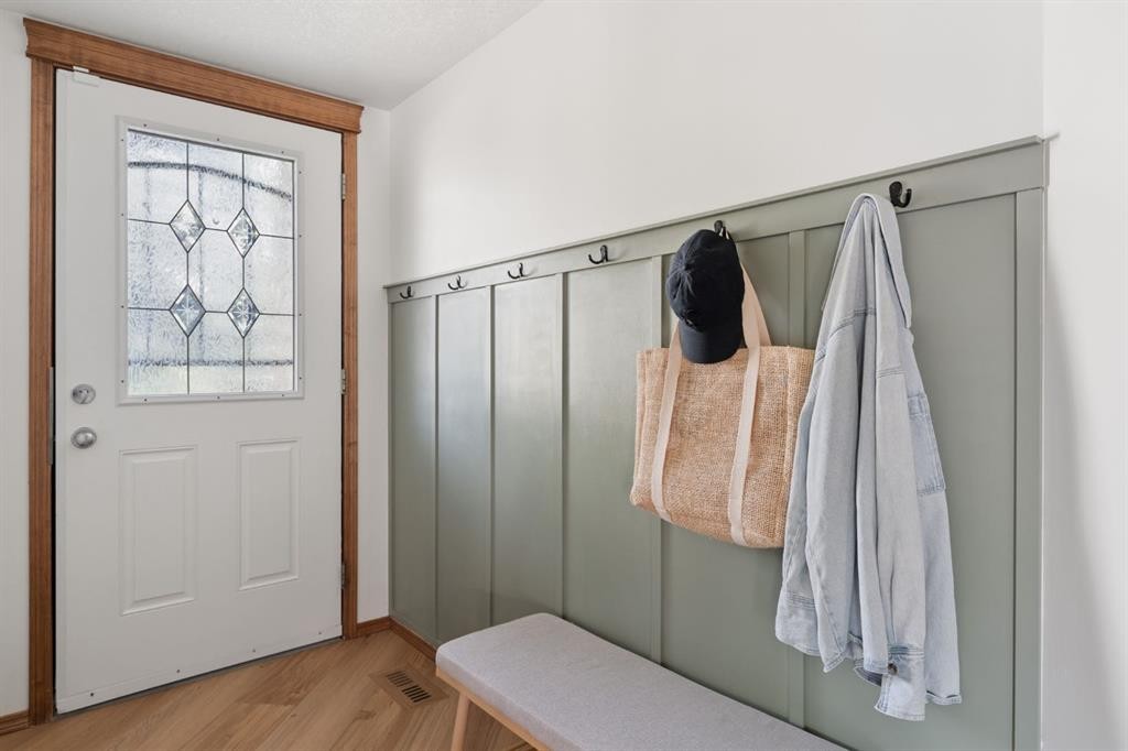 36 Cranfield Manor Se, Calgary, AB - Indoor