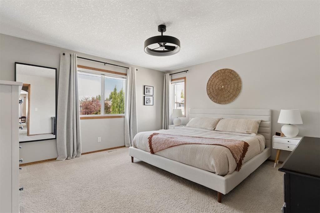 36 Cranfield Manor Se, Calgary, AB - Indoor Photo Showing Bedroom