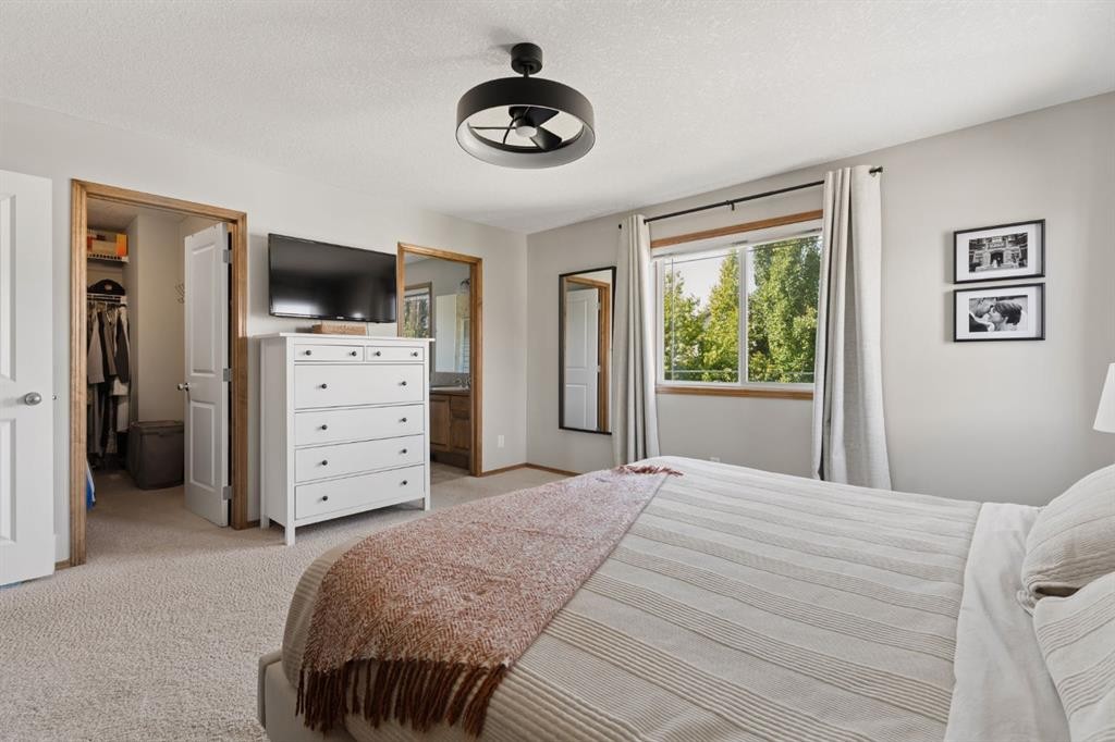 36 Cranfield Manor Se, Calgary, AB - Indoor Photo Showing Bedroom