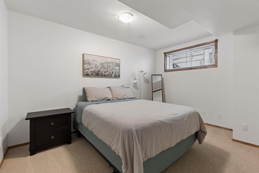 36 Cranfield Manor Se, Calgary, AB - Indoor Photo Showing Bedroom
