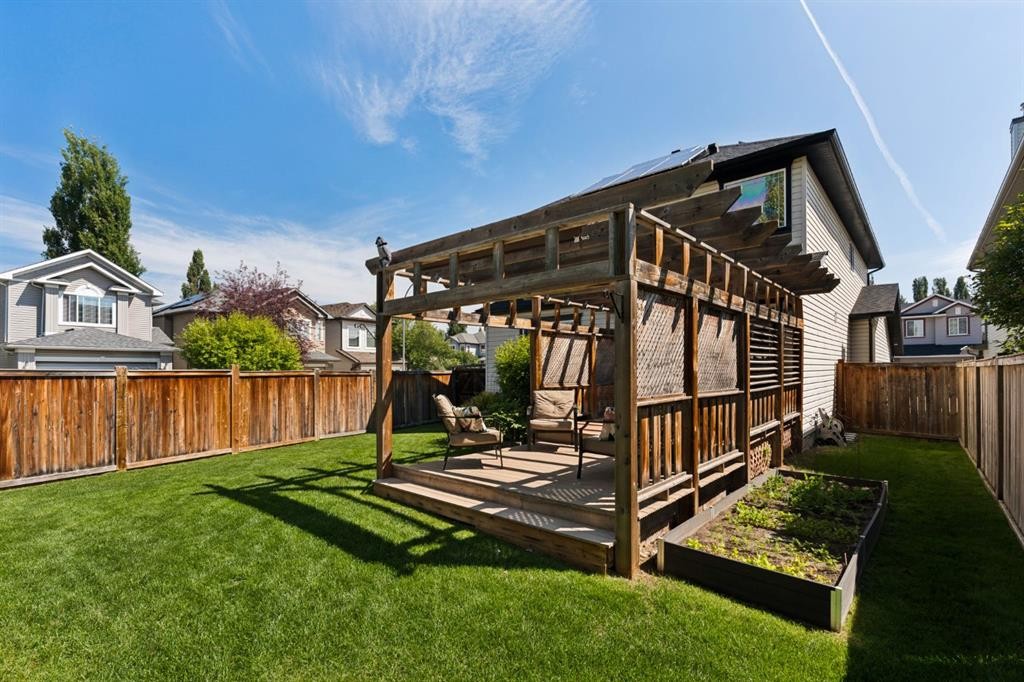36 Cranfield Manor Se, Calgary, AB - Outdoor