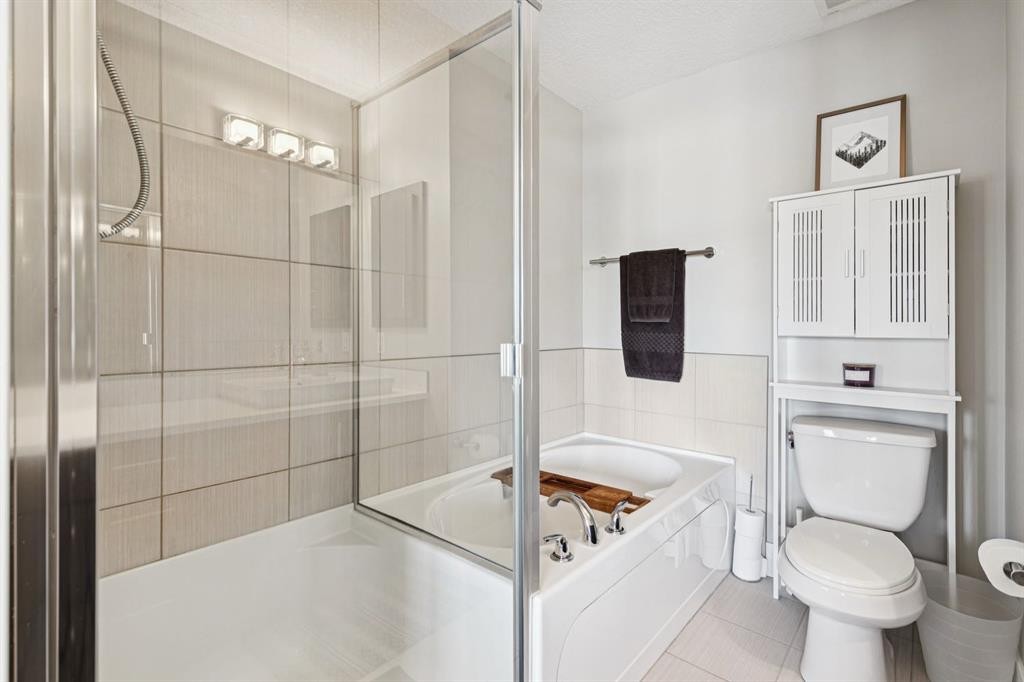 6 Quarry Lane Se, Calgary, AB - Indoor Photo Showing Bathroom