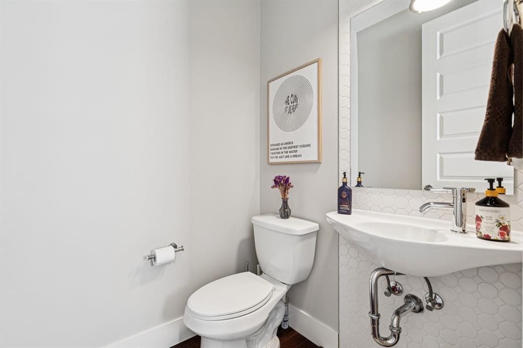 6 Quarry Lane Se, Calgary, AB - Indoor Photo Showing Bathroom