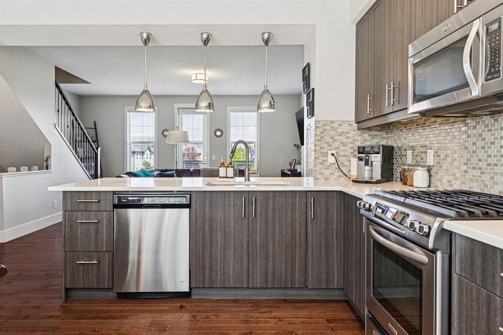 6 Quarry Lane Se, Calgary, AB - Indoor Photo Showing Kitchen With Upgraded Kitchen