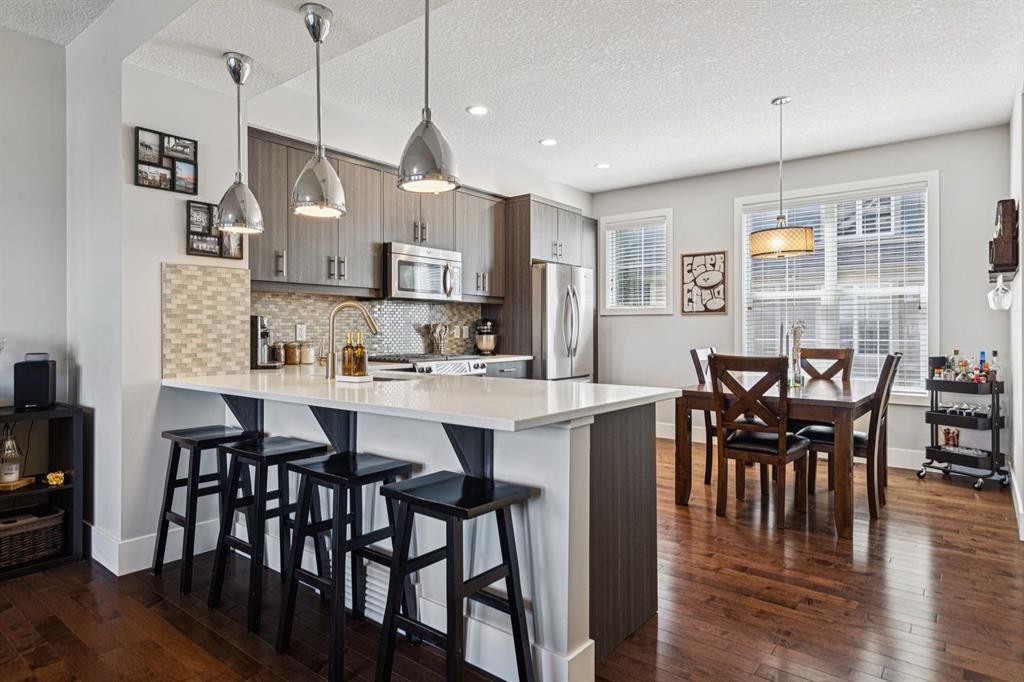 6 Quarry Lane Se, Calgary, AB - Indoor Photo Showing Kitchen With Upgraded Kitchen