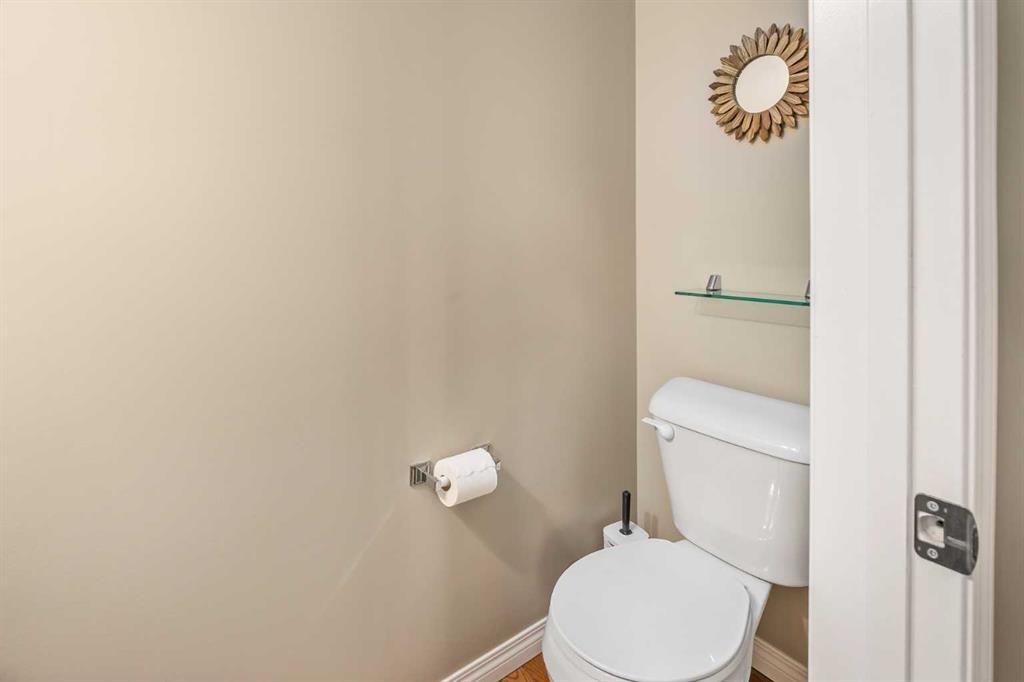 240 Elgin Meadows Gardens Se, Calgary, AB - Indoor Photo Showing Bathroom