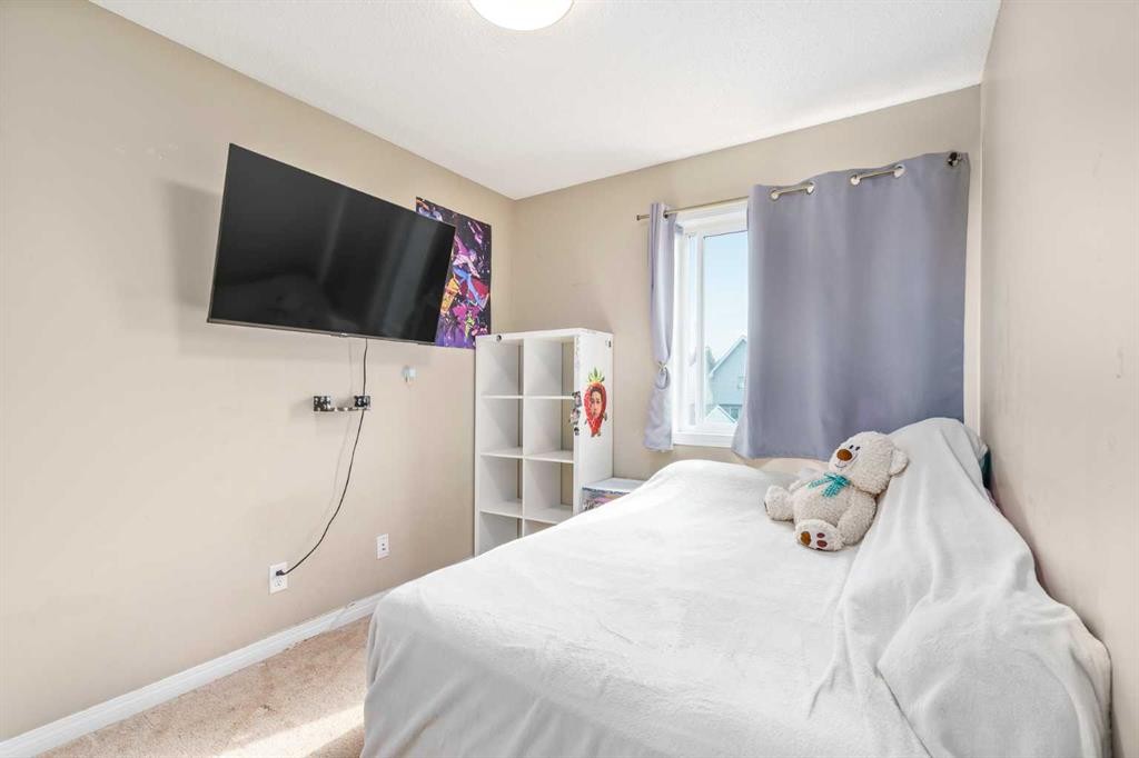 240 Elgin Meadows Gardens Se, Calgary, AB - Indoor Photo Showing Bedroom