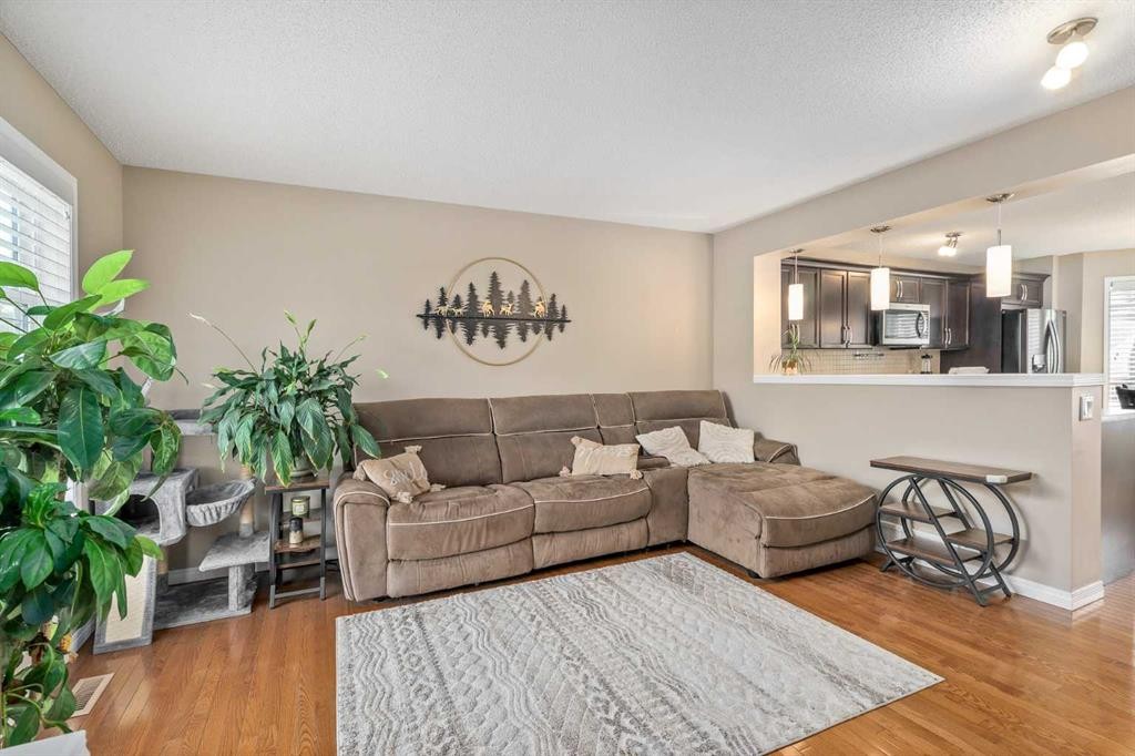 240 Elgin Meadows Gardens Se, Calgary, AB - Indoor Photo Showing Living Room