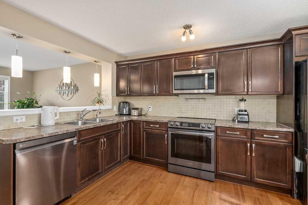 240 Elgin Meadows Gardens Se, Calgary, AB - Indoor Photo Showing Kitchen With Double Sink