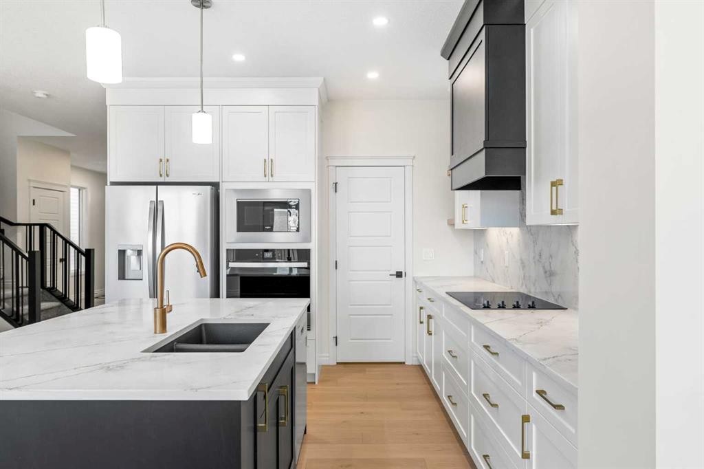 63 Annette Rise Nw, Calgary, AB - Indoor Photo Showing Kitchen With Stainless Steel Kitchen With Double Sink With Upgraded Kitchen