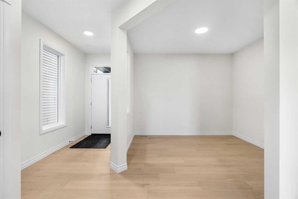 63 Annette Rise Nw, Calgary, AB - Indoor Photo Showing Other Room