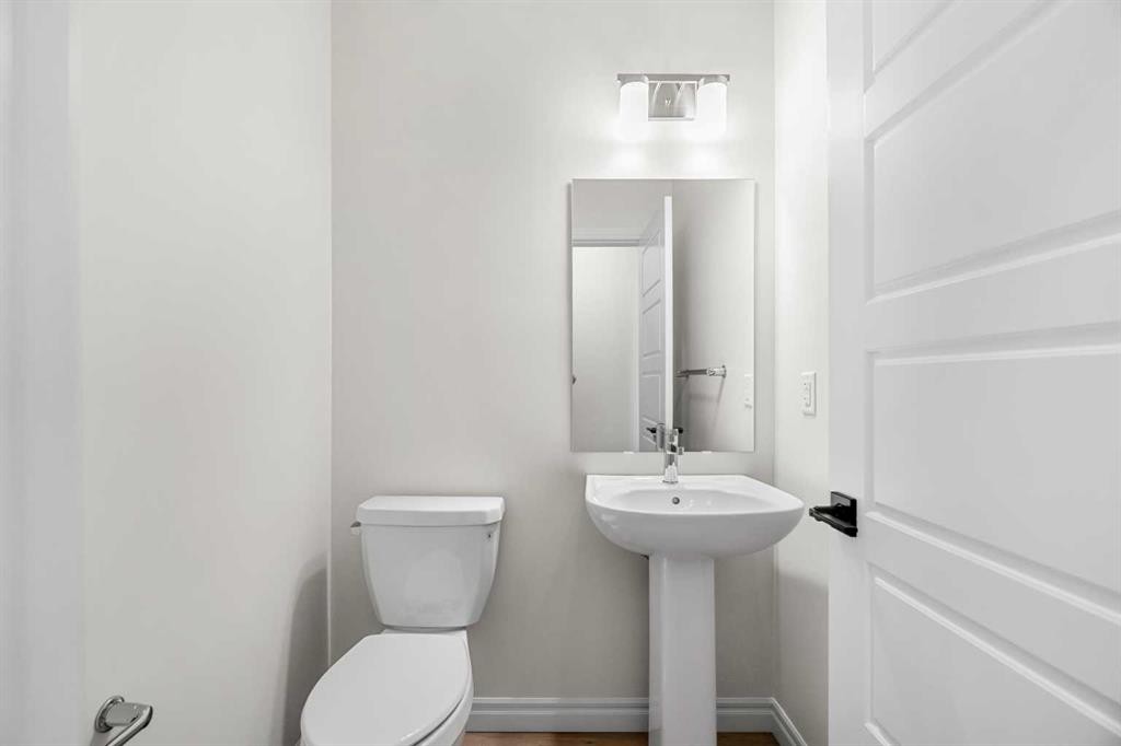 63 Annette Rise Nw, Calgary, AB - Indoor Photo Showing Bathroom