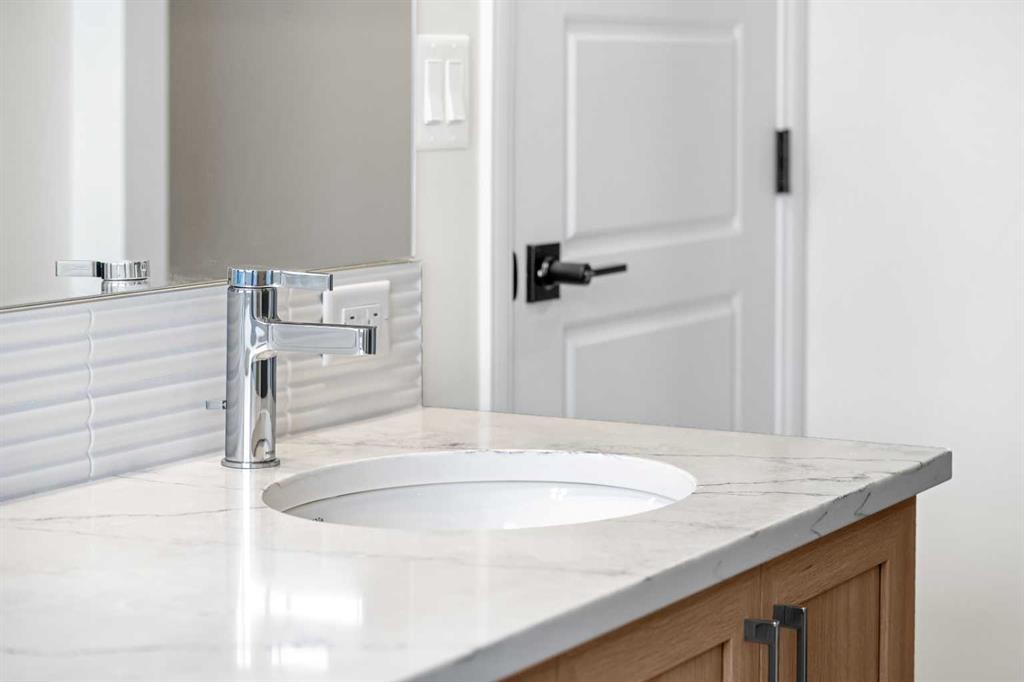 63 Annette Rise Nw, Calgary, AB - Indoor Photo Showing Bathroom