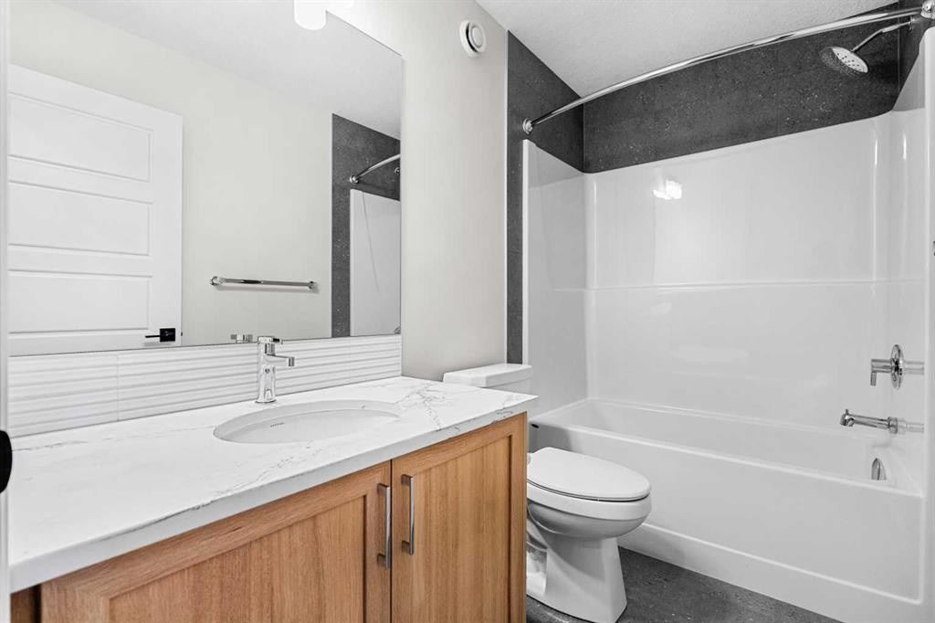 63 Annette Rise Nw, Calgary, AB - Indoor Photo Showing Bathroom
