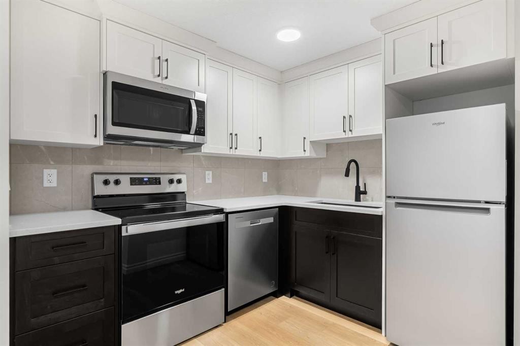 63 Annette Rise Nw, Calgary, AB - Indoor Photo Showing Kitchen