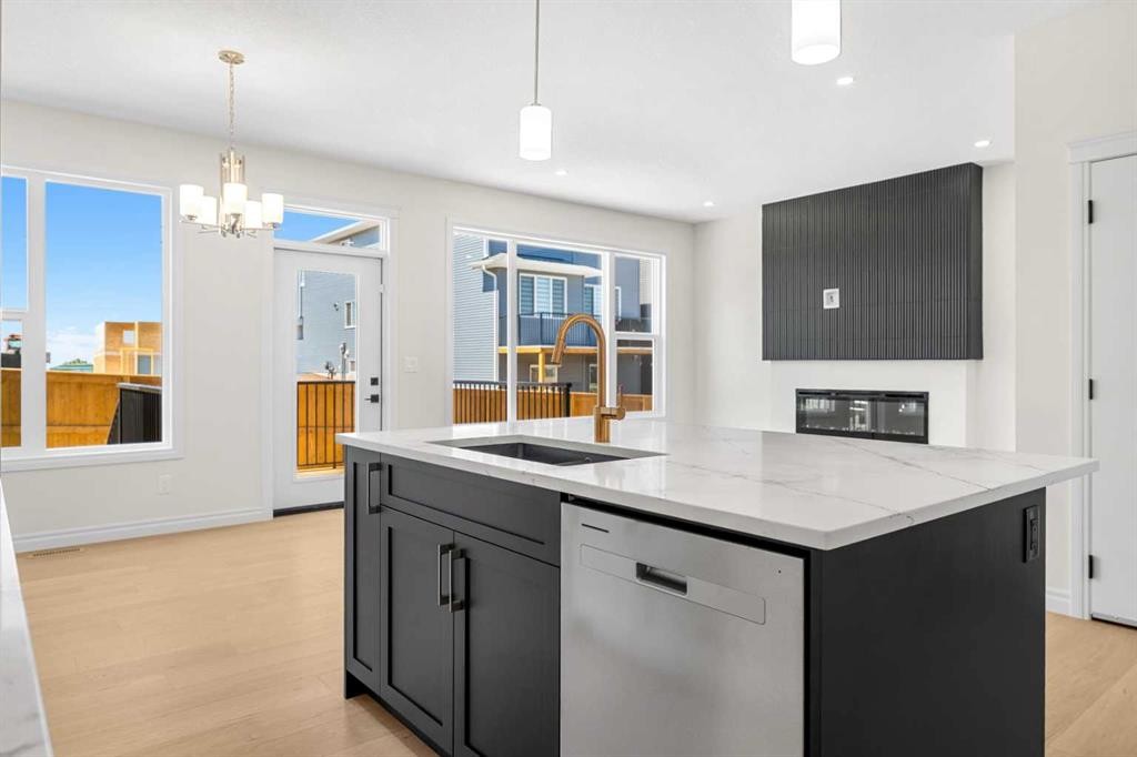 63 Annette Rise Nw, Calgary, AB - Indoor Photo Showing Kitchen