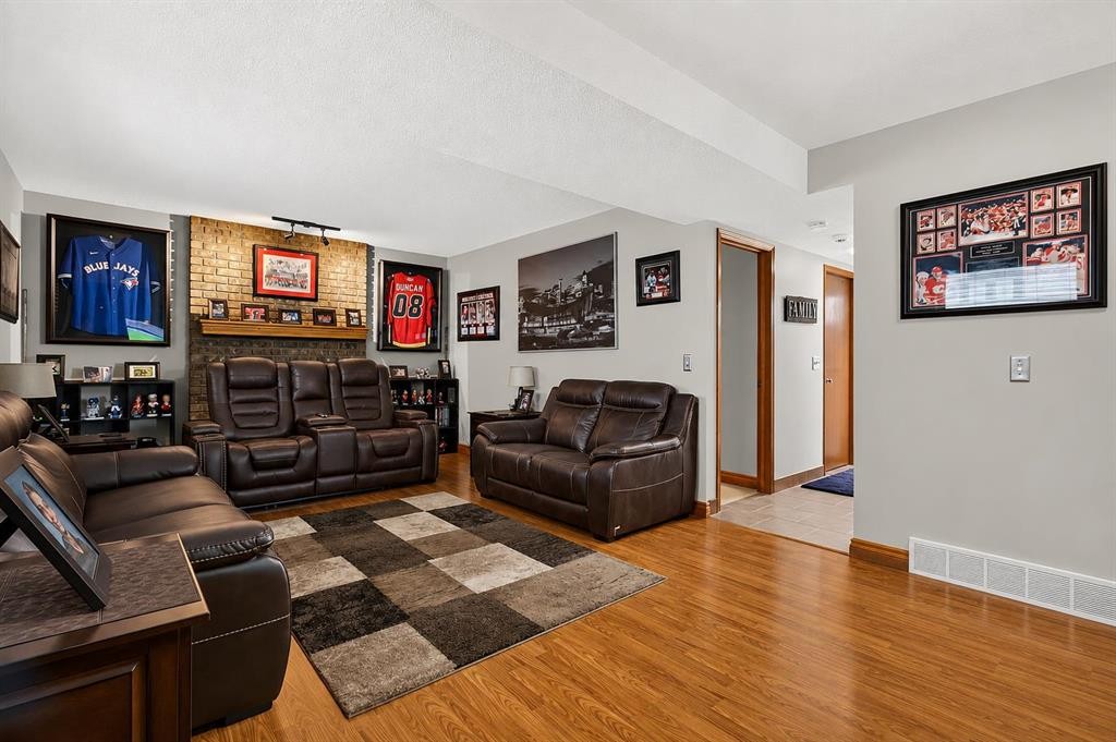 8 Erin Meadow Way Se, Calgary, AB - Indoor Photo Showing Living Room