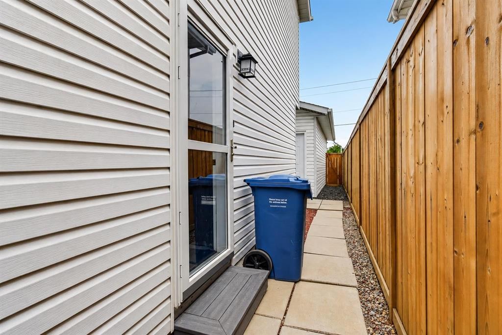 8 Erin Meadow Way Se, Calgary, AB - Outdoor