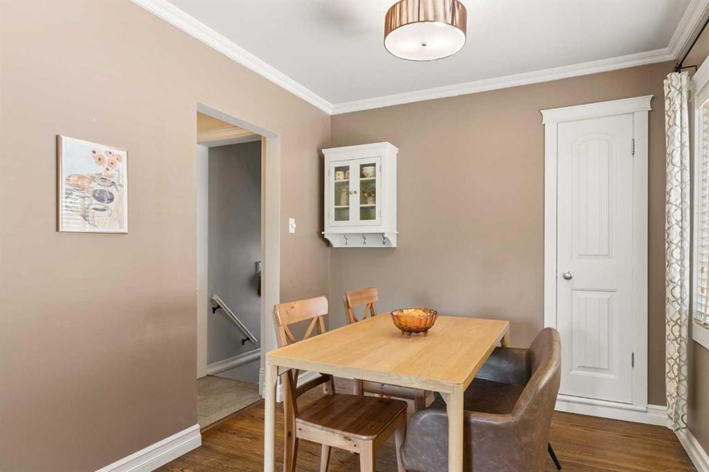 5919 Thornton Road Nw, Calgary, AB - Indoor Photo Showing Dining Room