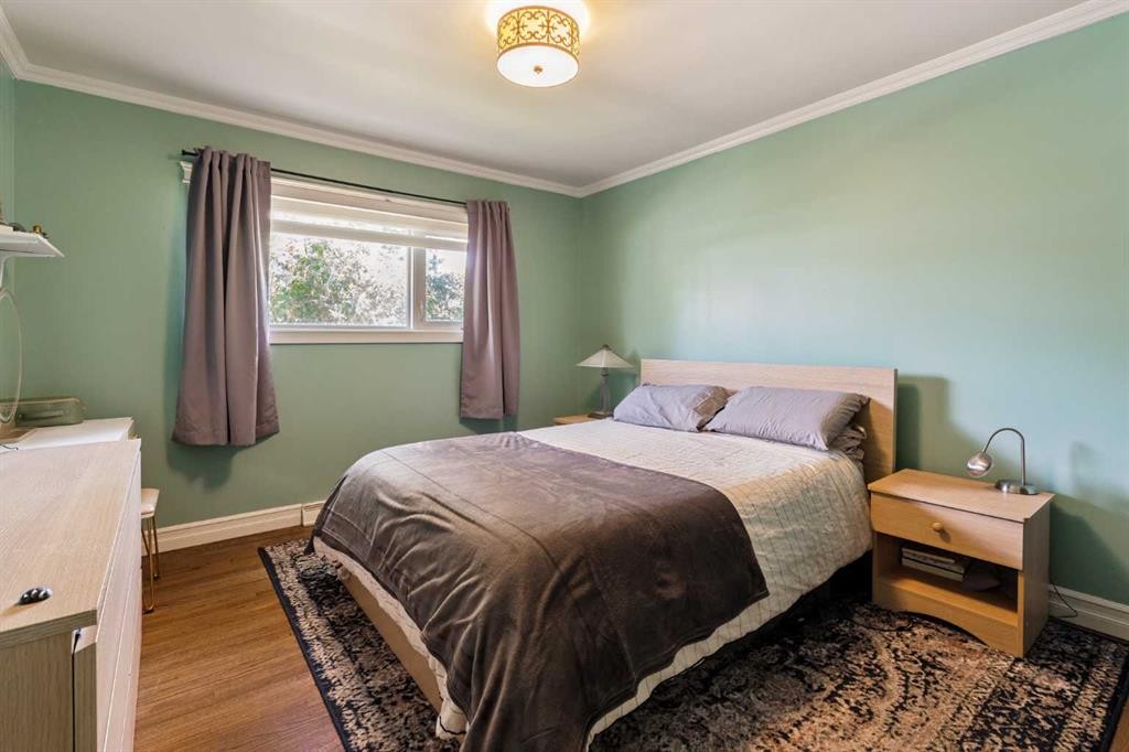 5919 Thornton Road Nw, Calgary, AB - Indoor Photo Showing Bedroom
