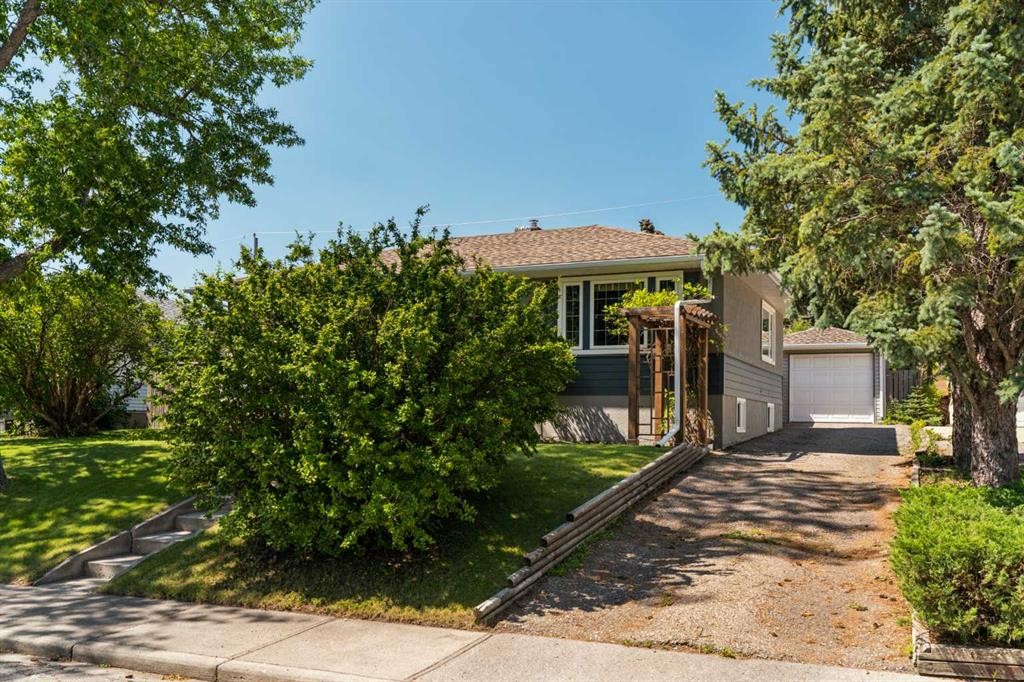 5919 Thornton Road Nw, Calgary, AB - Outdoor