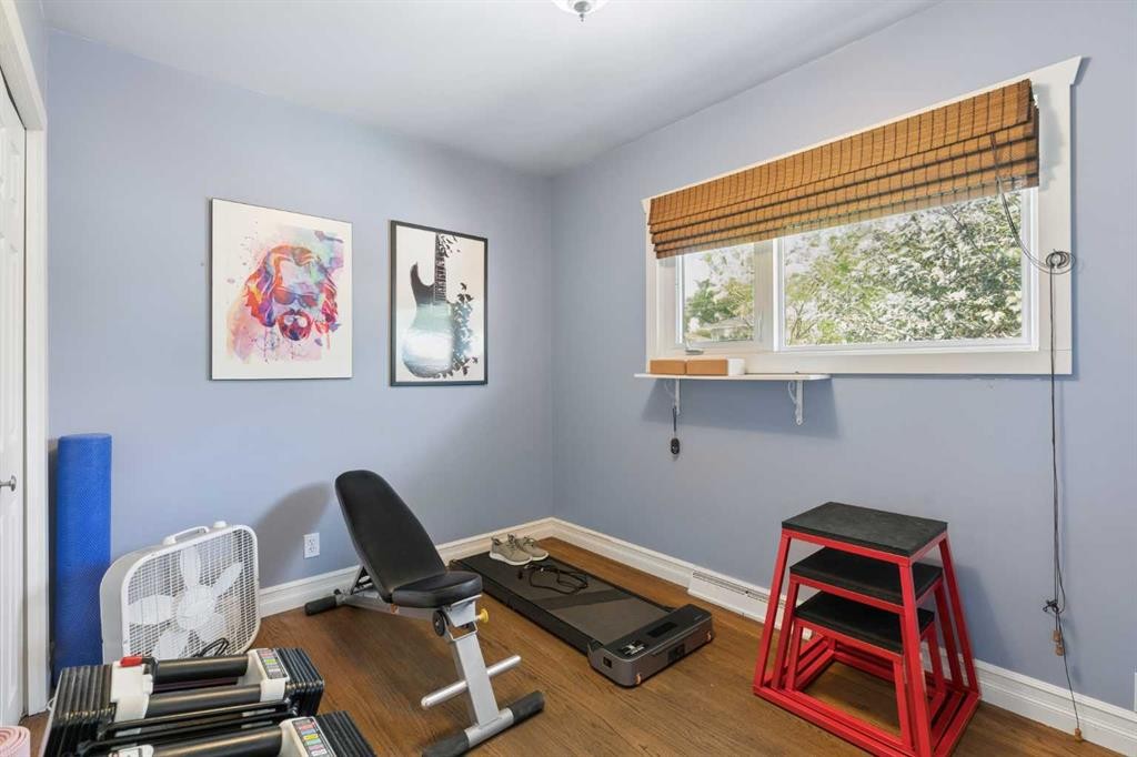 5919 Thornton Road Nw, Calgary, AB - Indoor Photo Showing Other Room