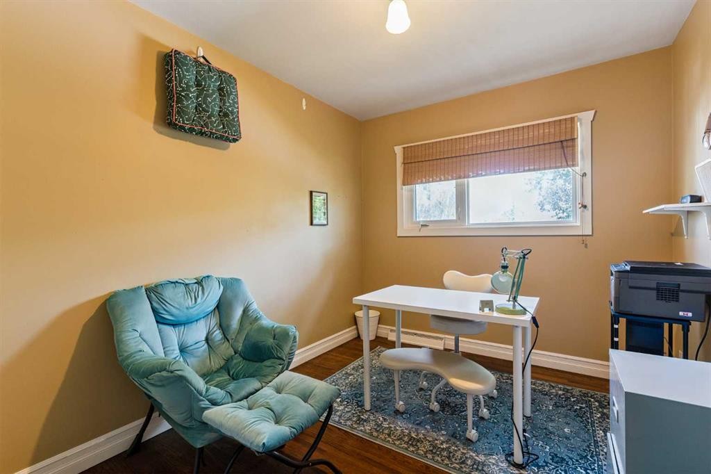 5919 Thornton Road Nw, Calgary, AB - Indoor
