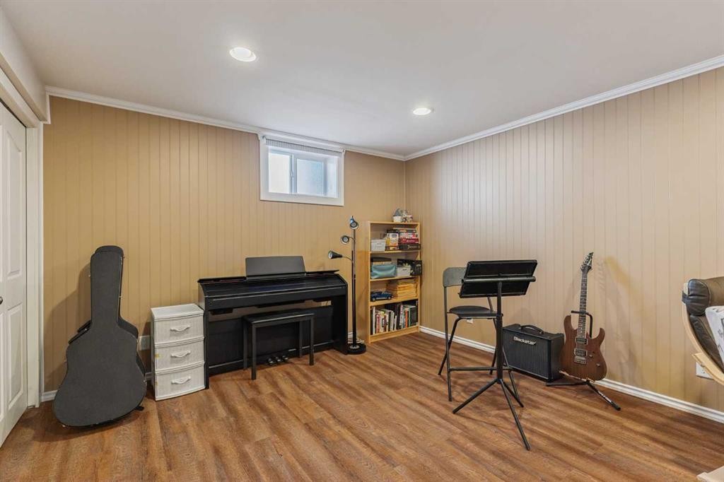 5919 Thornton Road Nw, Calgary, AB - Indoor