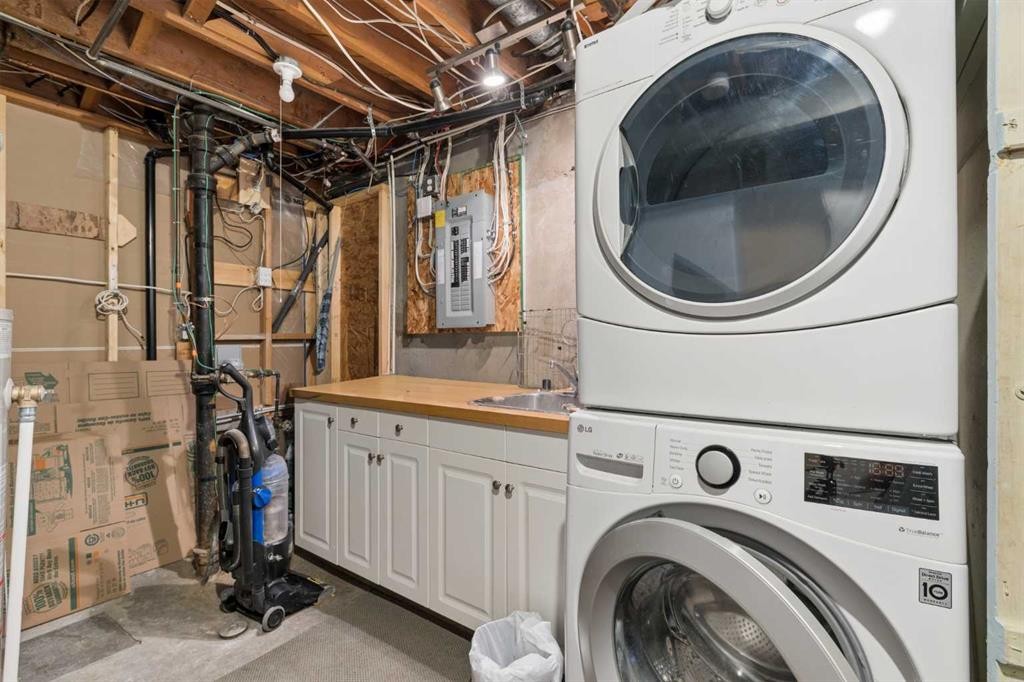 5919 Thornton Road Nw, Calgary, AB - Indoor Photo Showing Laundry Room