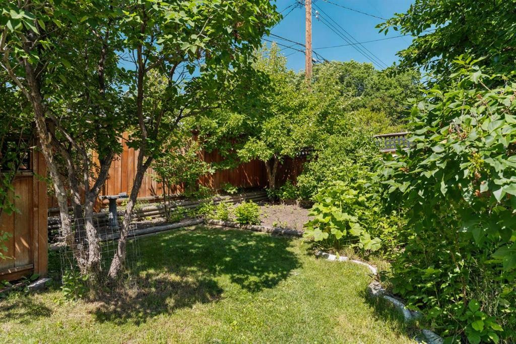 5919 Thornton Road Nw, Calgary, AB - Outdoor