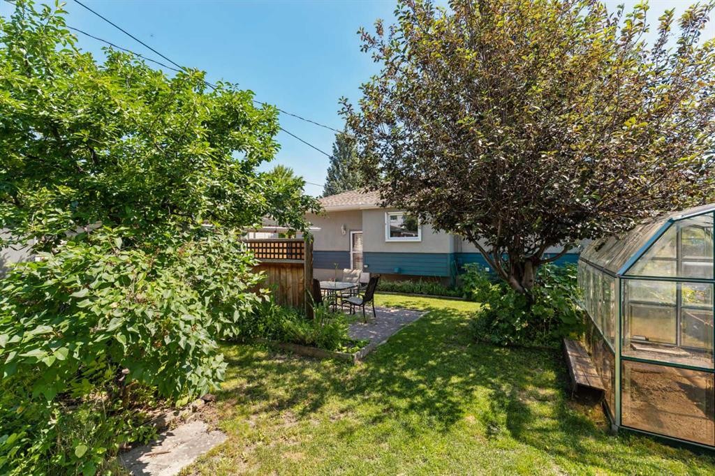 5919 Thornton Road Nw, Calgary, AB - Outdoor