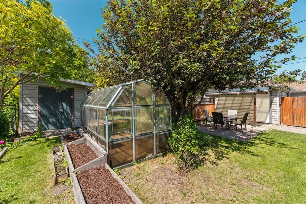 5919 Thornton Road Nw, Calgary, AB - Outdoor