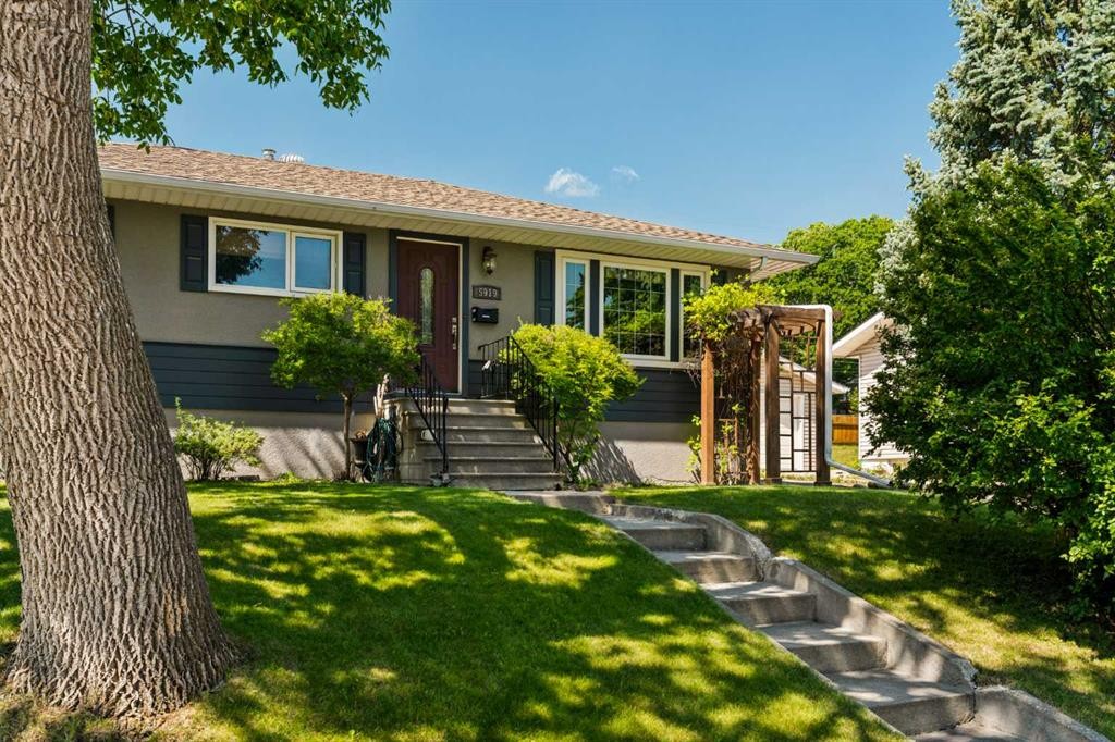 5919 Thornton Road Nw, Calgary, AB - Outdoor