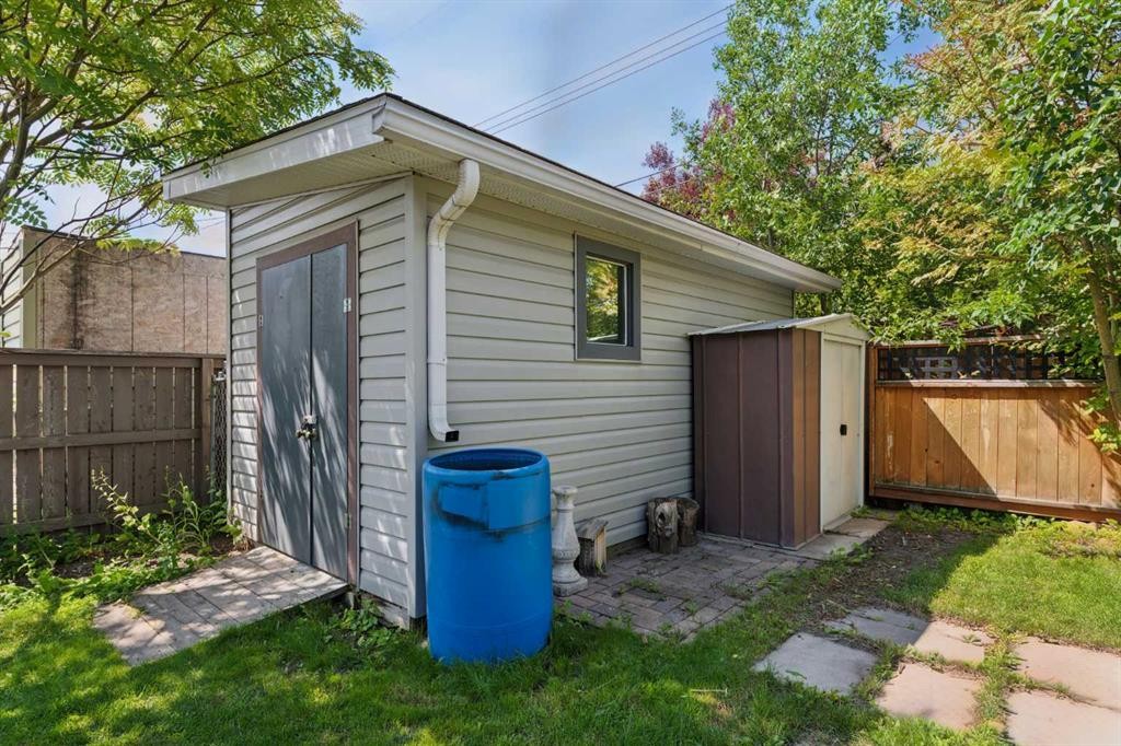 5919 Thornton Road Nw, Calgary, AB - Outdoor