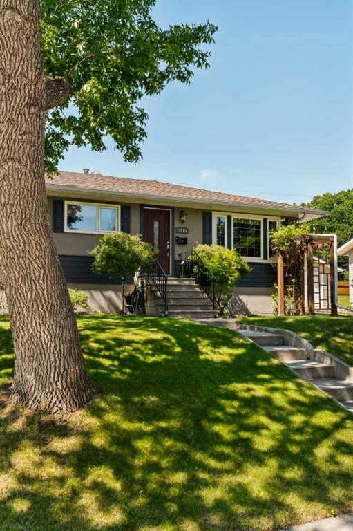 5919 Thornton Road Nw, Calgary, AB - Outdoor