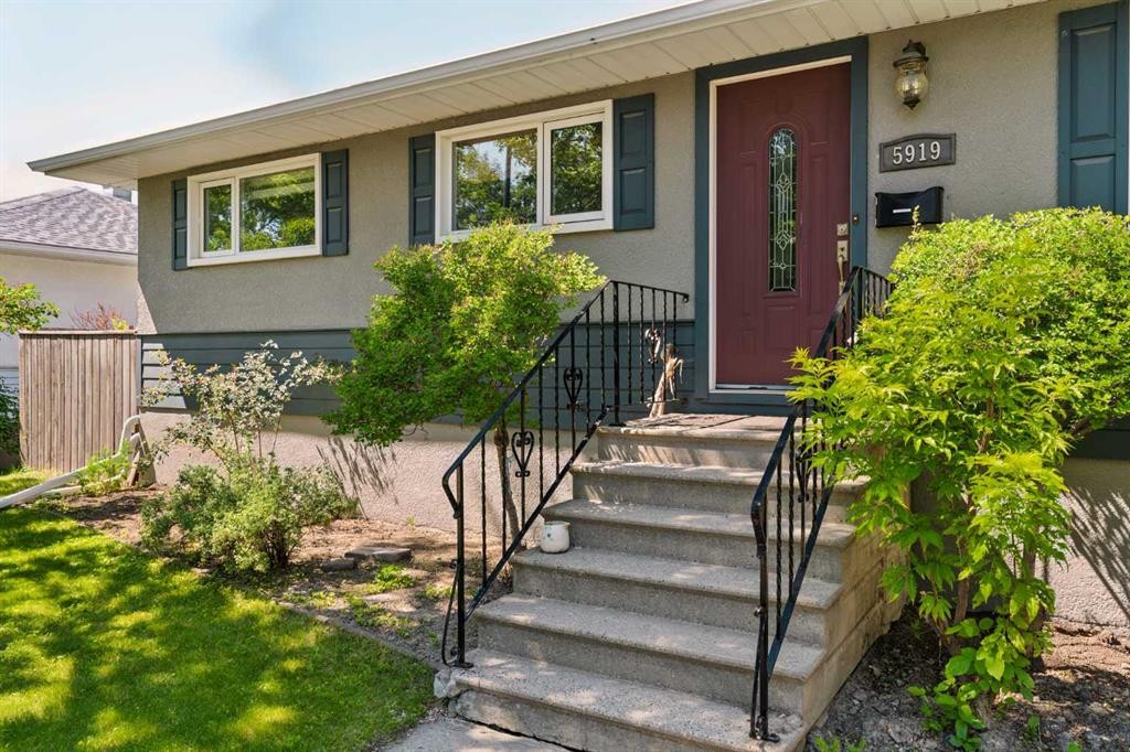 5919 Thornton Road Nw, Calgary, AB - Outdoor