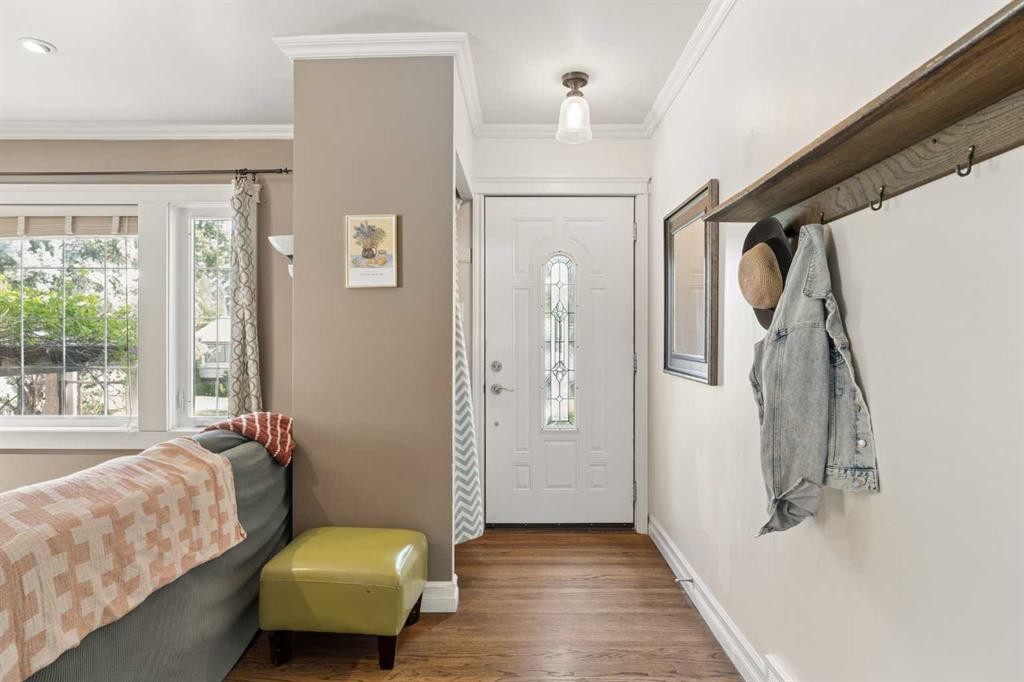 5919 Thornton Road Nw, Calgary, AB - Indoor