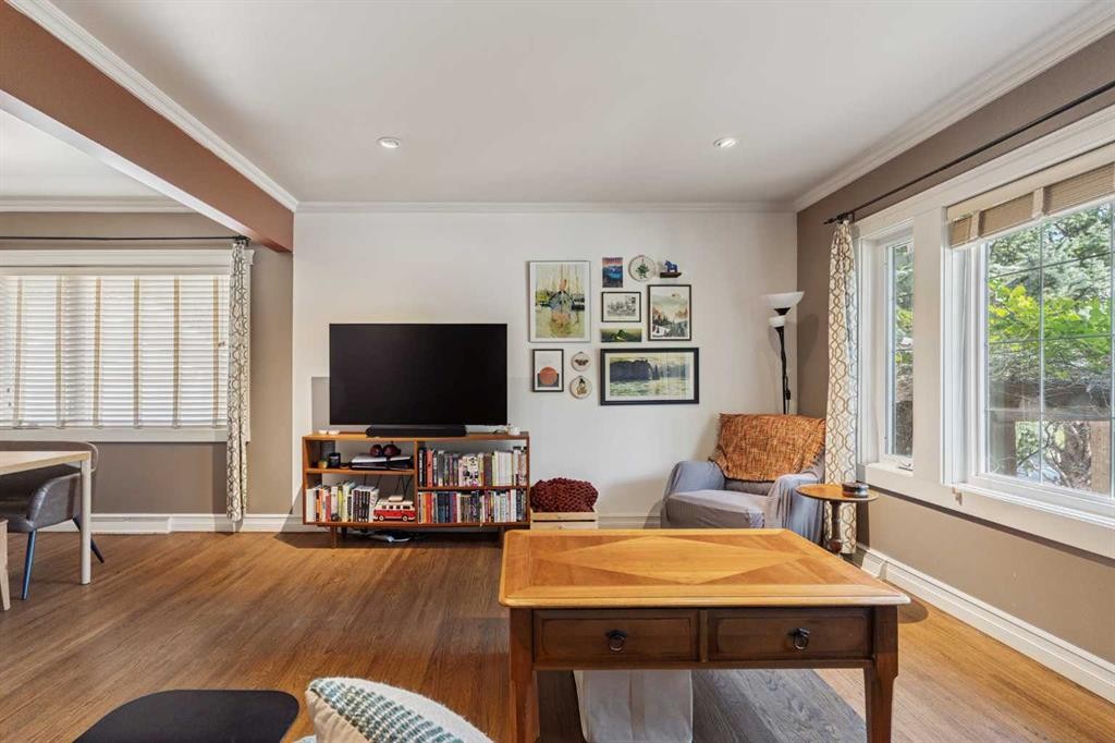 5919 Thornton Road Nw, Calgary, AB - Indoor