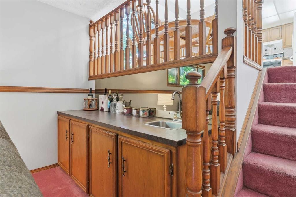 149 Edgehill Drive Nw, Calgary, AB - Indoor Photo Showing Other Room
