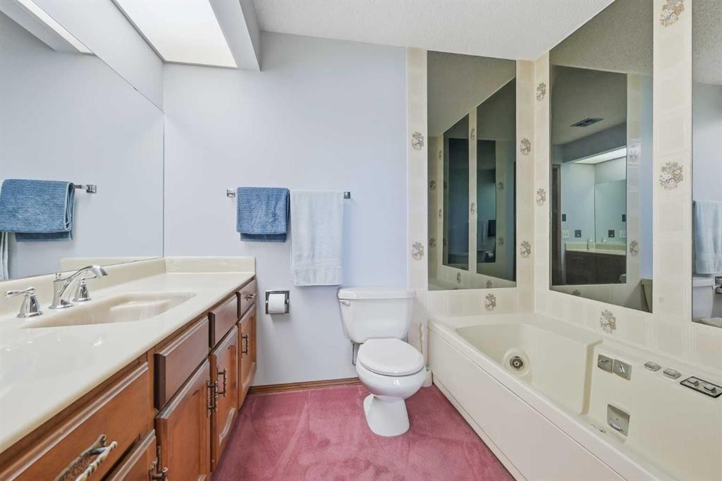 149 Edgehill Drive Nw, Calgary, AB - Indoor Photo Showing Bathroom
