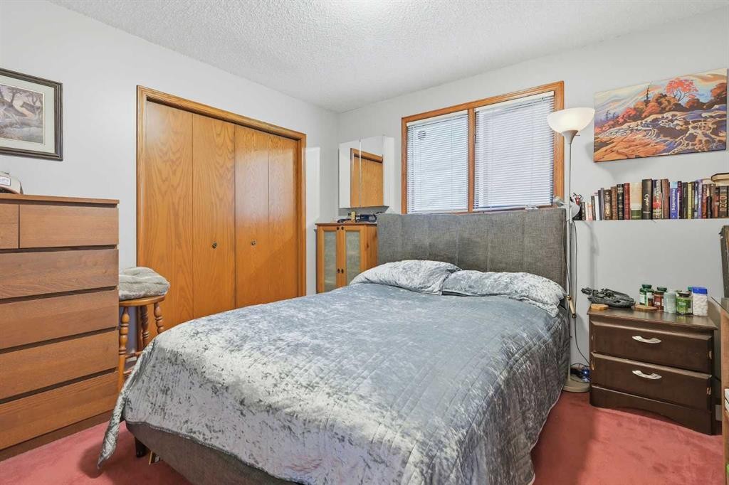 149 Edgehill Drive Nw, Calgary, AB - Indoor Photo Showing Bedroom