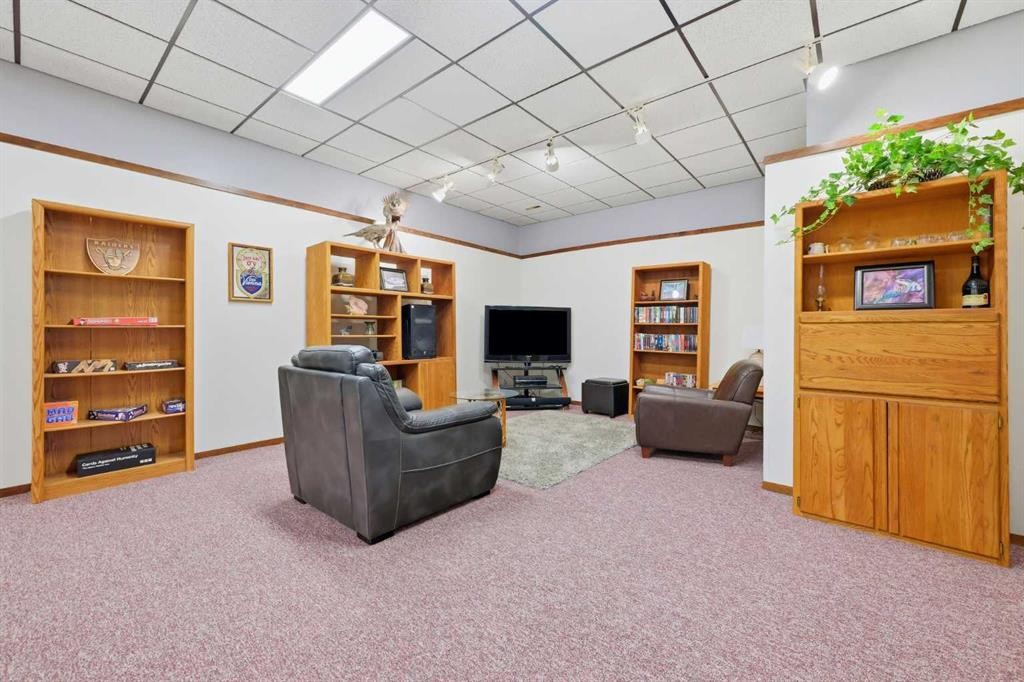 149 Edgehill Drive Nw, Calgary, AB - Indoor Photo Showing Other Room