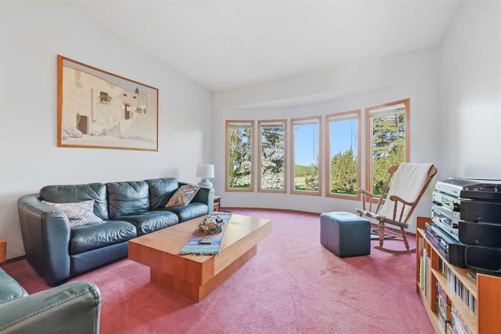 149 Edgehill Drive Nw, Calgary, AB - Indoor Photo Showing Living Room