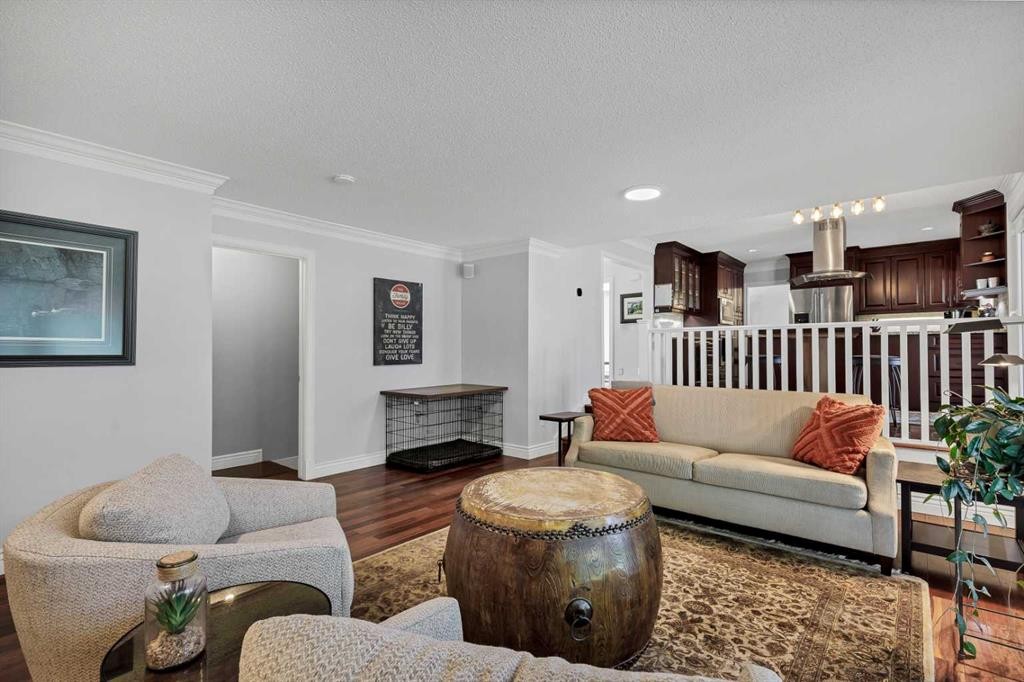 10907 Willowfern Drive Se, Calgary, AB - Indoor Photo Showing Living Room