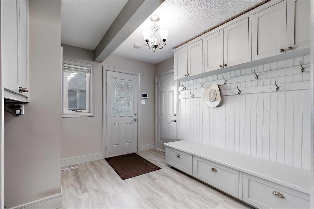 10907 Willowfern Drive Se, Calgary, AB - Indoor Photo Showing Other Room