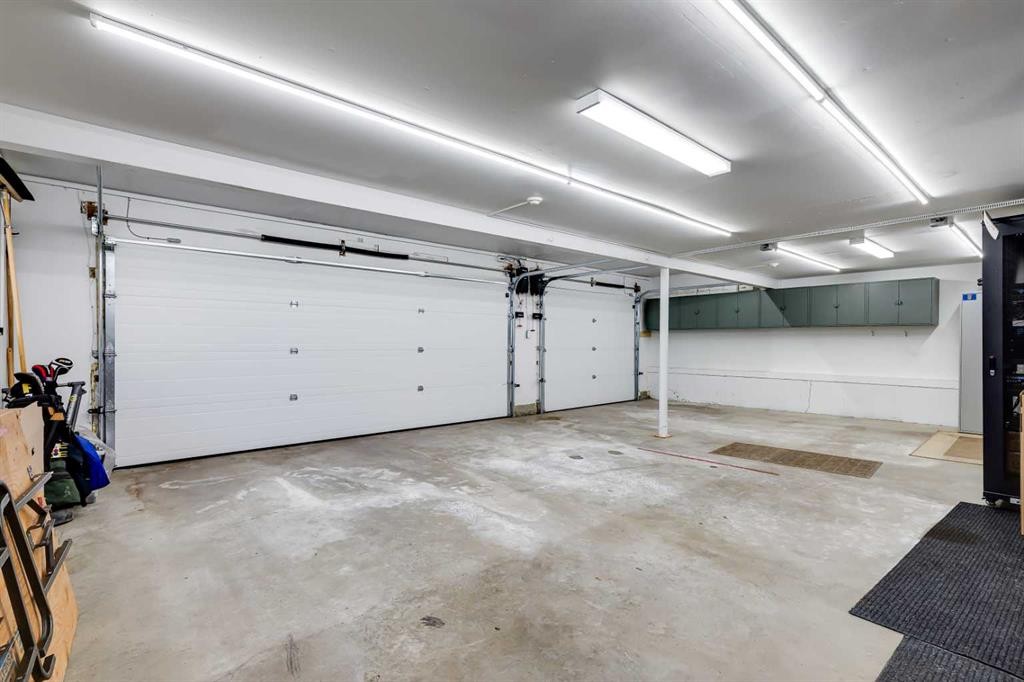 10907 Willowfern Drive Se, Calgary, AB - Indoor Photo Showing Garage