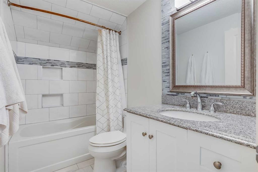 10907 Willowfern Drive Se, Calgary, AB - Indoor Photo Showing Bathroom